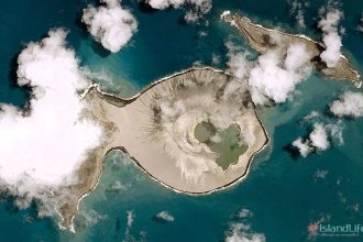 Извержение подводного вулкана в Тихом океане