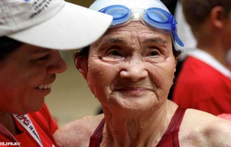 100-летняя японка установила рекорд по плаванью