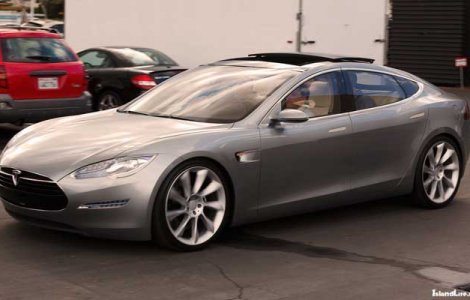 Автомобиль «Тесла» уже сделал революцию в области электрокаров
